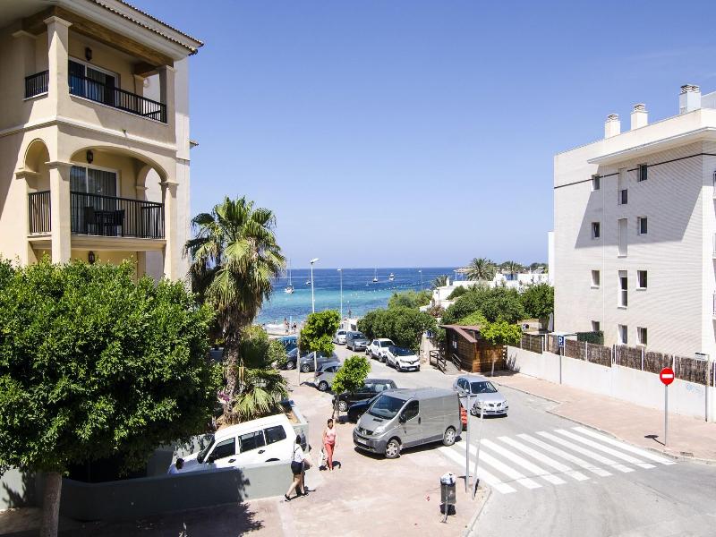 Apartamentos Formentera image