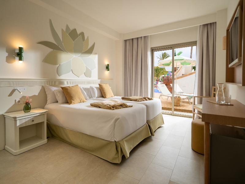Iberostar Waves Gaviotas Park image