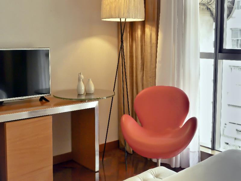 725 Continental Hotel image