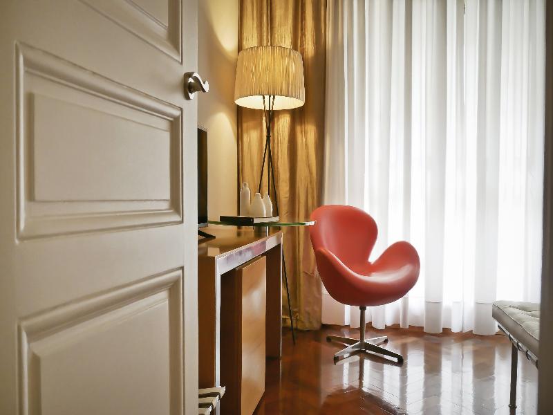 725 Continental Hotel image