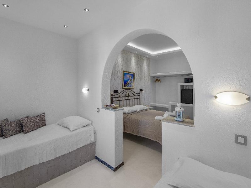 Contaratos Beach image