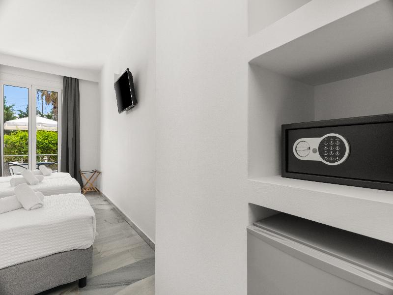 Polos Hotel Paros image