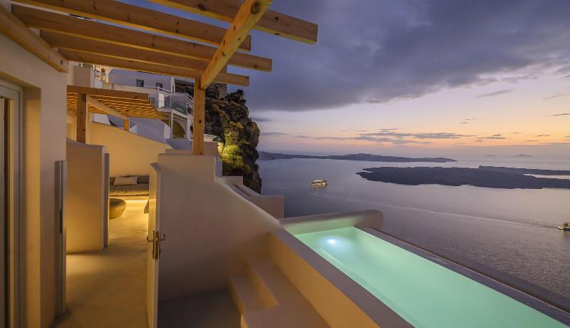 SUITE DELUXE WITH VIEWS
