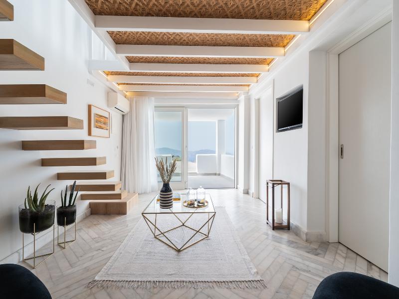 SUITE WITH VIEWS — photo 4