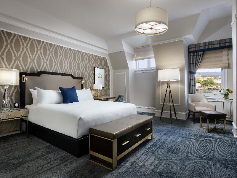 Fairmont Empress image