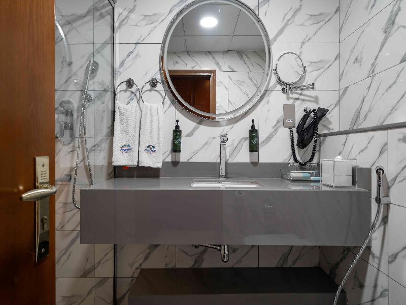 Howard Johnson Bur Dubai image