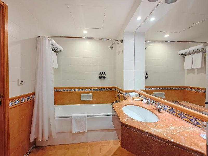 Millennium Airport Hotel Dubai image