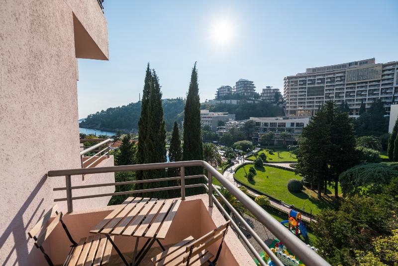 Iberostar Waves Bellevue image