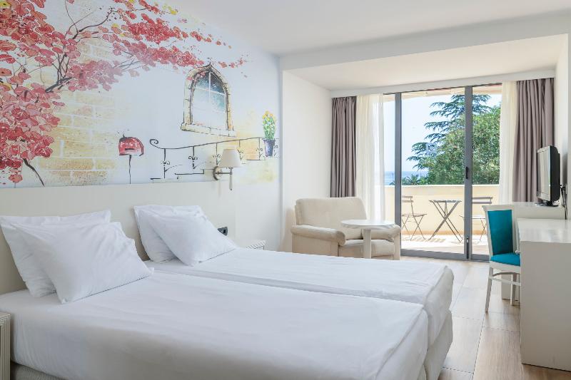 Iberostar Waves Bellevue image