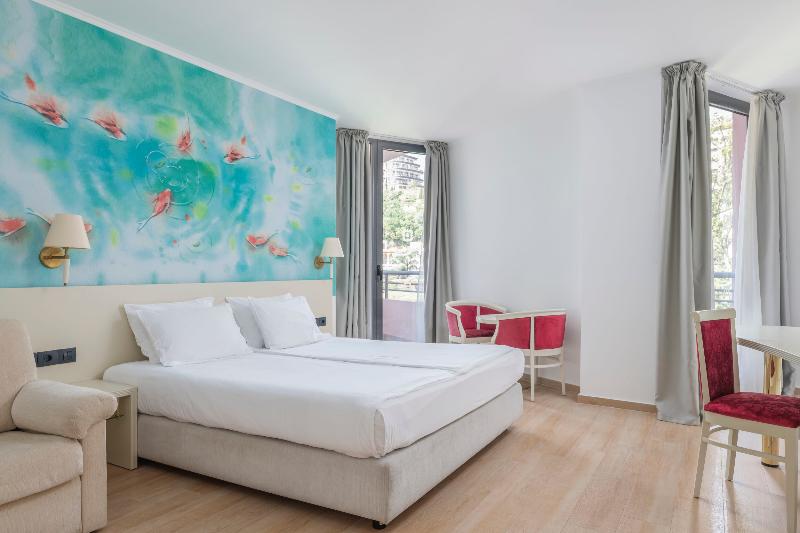 Iberostar Waves Bellevue image