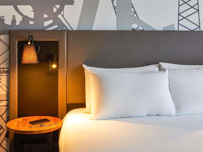 Mercure Cardiff North Hotel image