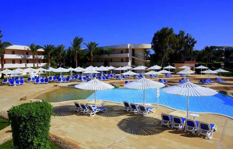 Royal Azur Resort 