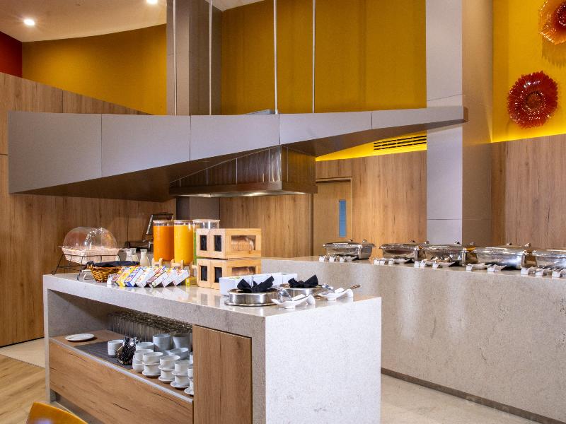 Holiday Inn Monterrey Parque Fundidora image