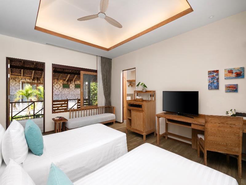 SAii Phi Phi Island Village image