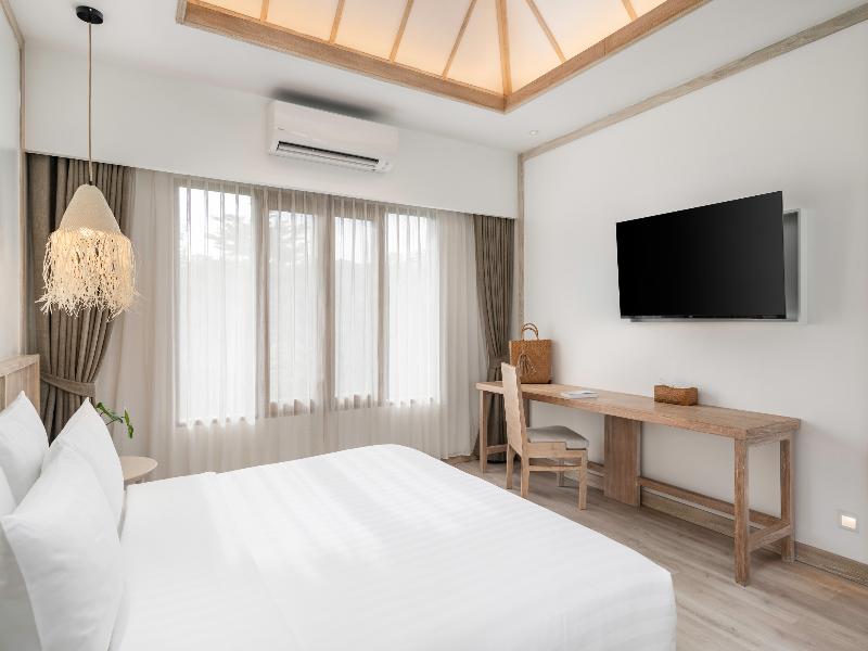SAii Phi Phi Island Village image