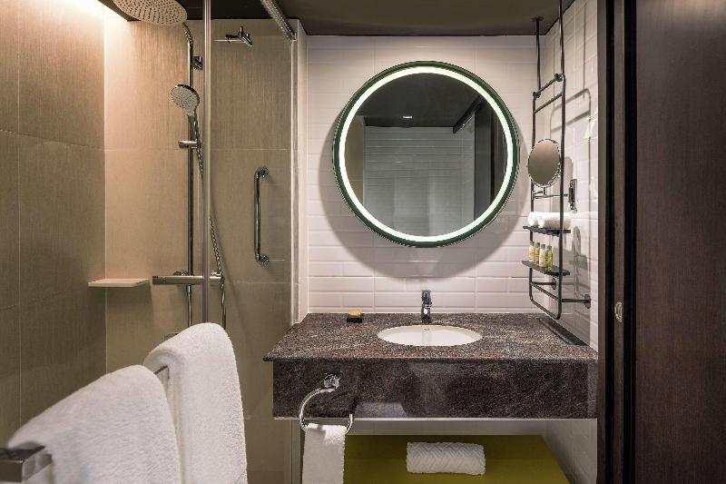 DoubleTree by Hilton Bangkok Ploenchit image