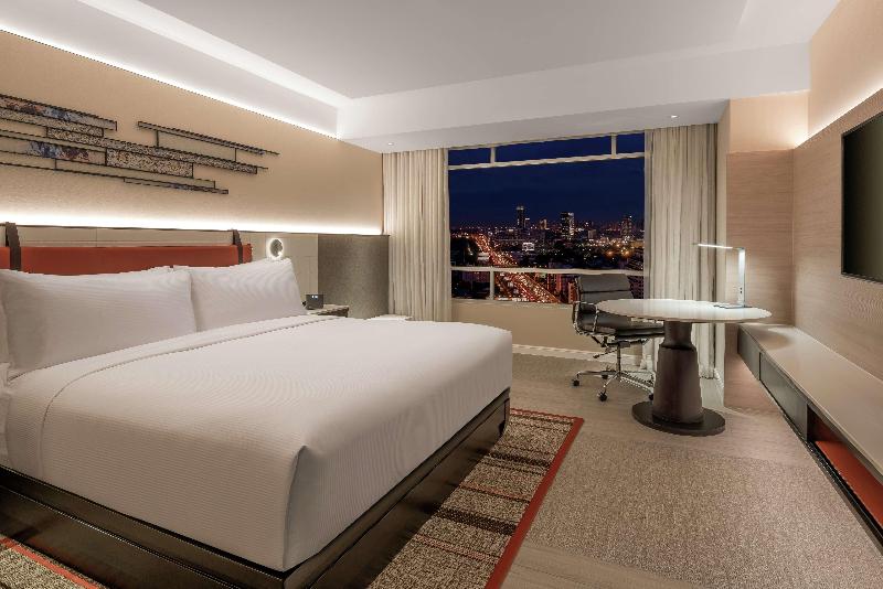 DoubleTree by Hilton Bangkok Ploenchit image