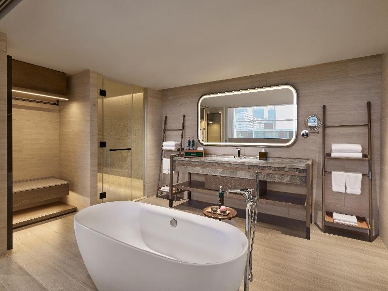 DoubleTree by Hilton Bangkok Ploenchit image