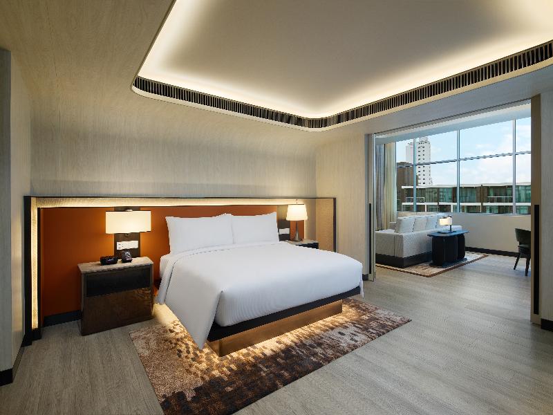 DoubleTree by Hilton Bangkok Ploenchit image