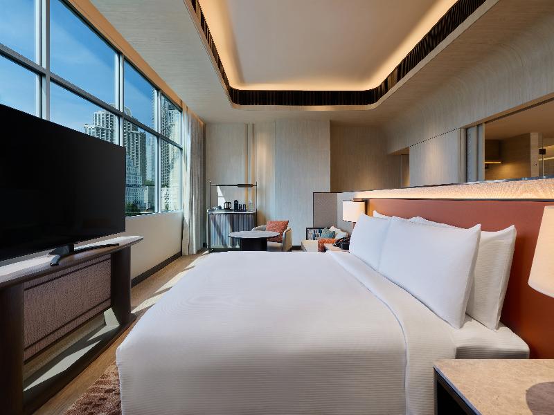 DoubleTree by Hilton Bangkok Ploenchit image