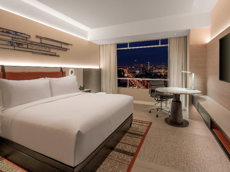 DoubleTree by Hilton Bangkok Ploenchit image