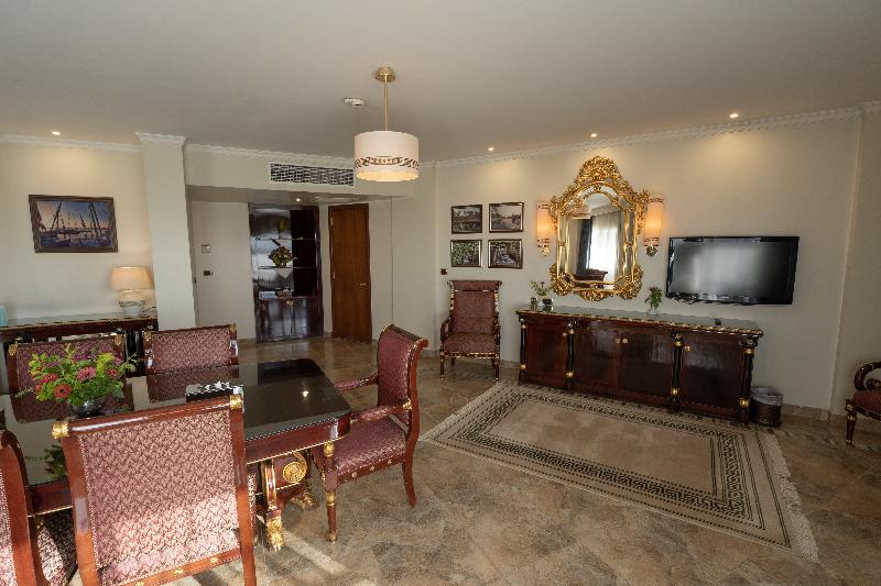 SUITE CITY VIEW