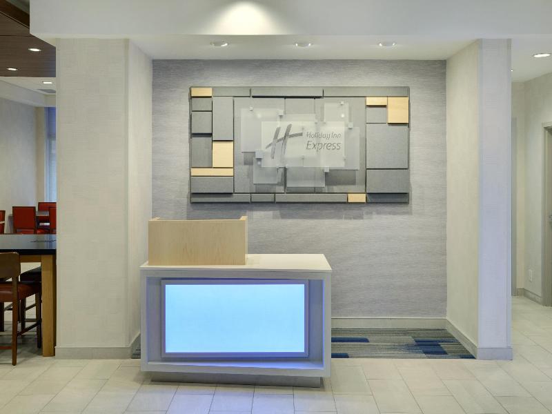 Holiday Inn Express Toronto Downtown image