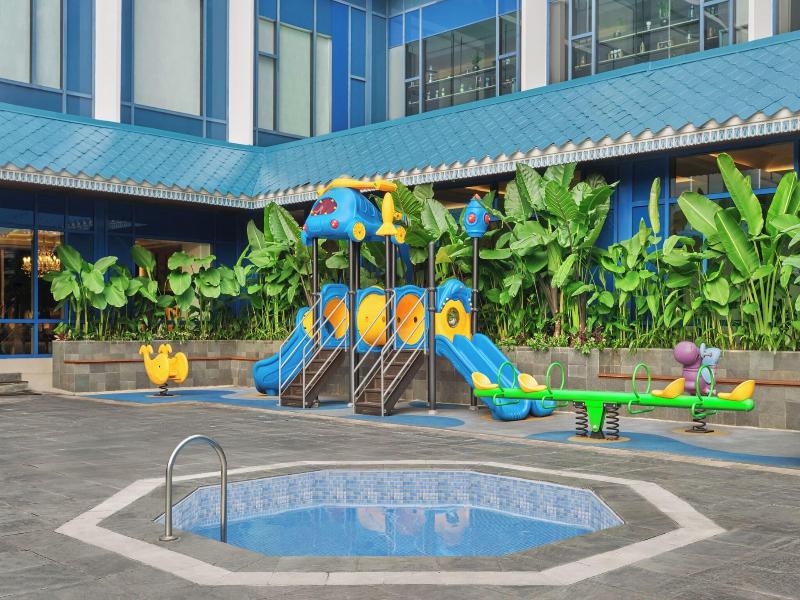Le Meridien Jakarta image