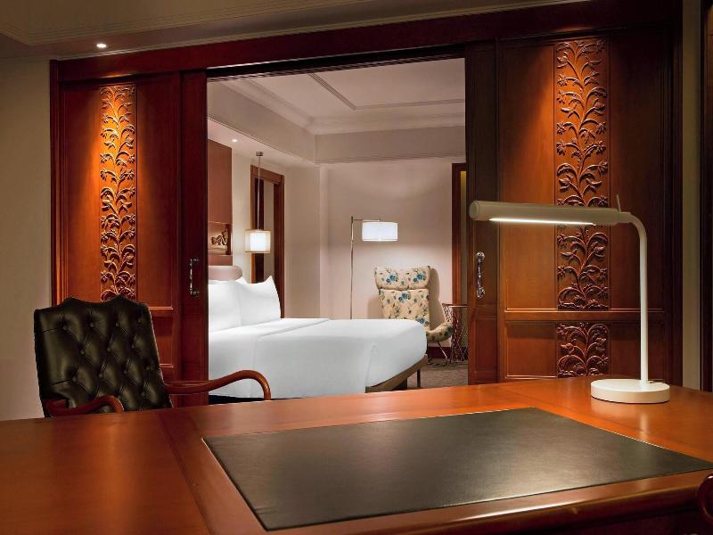 Le Meridien Jakarta image