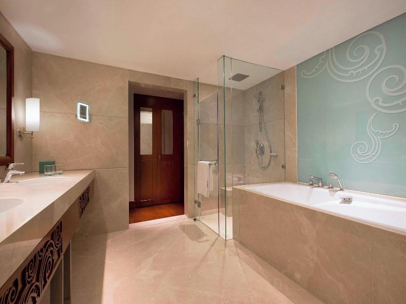 Le Meridien Jakarta image