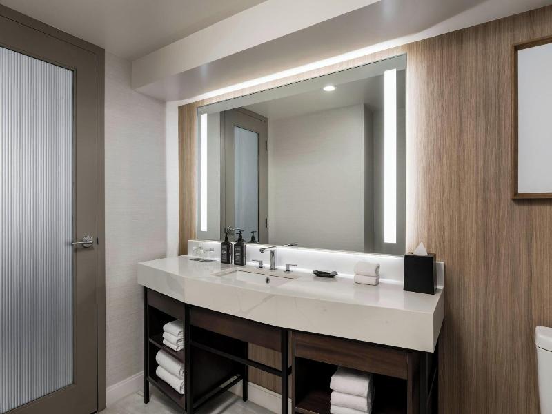 Le Centre Sheraton Hotel Montreal image