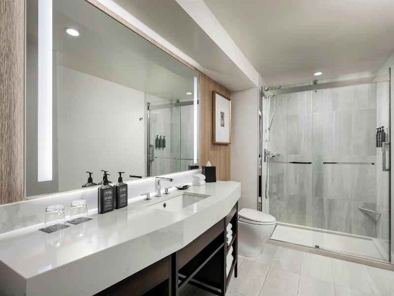 Le Centre Sheraton Hotel Montreal image