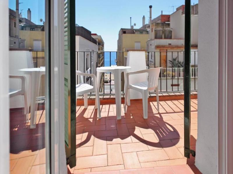 Caleta  image