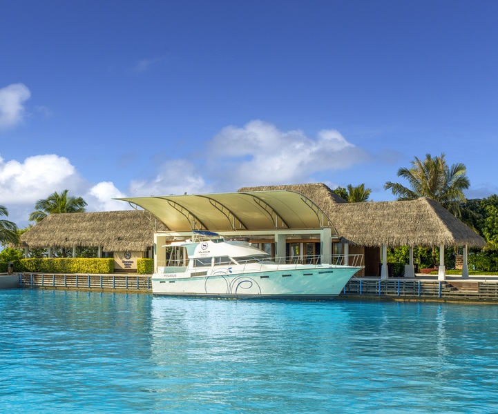 Sheraton Maldives Full Moon Resort AND Spa