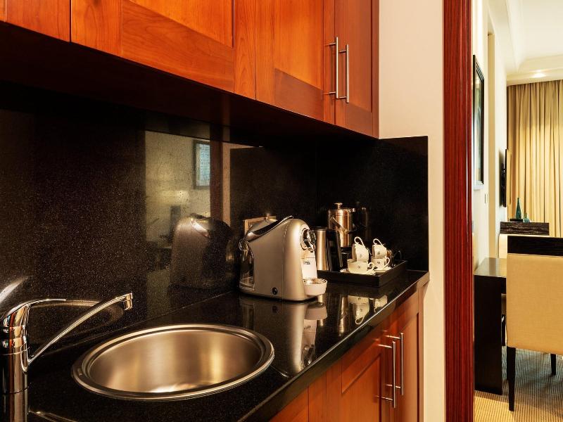 Grosvenor House, a Luxury Collection Hotel image