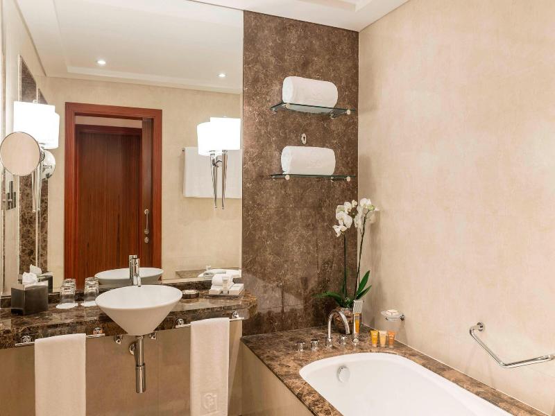 Grosvenor House, a Luxury Collection Hotel image