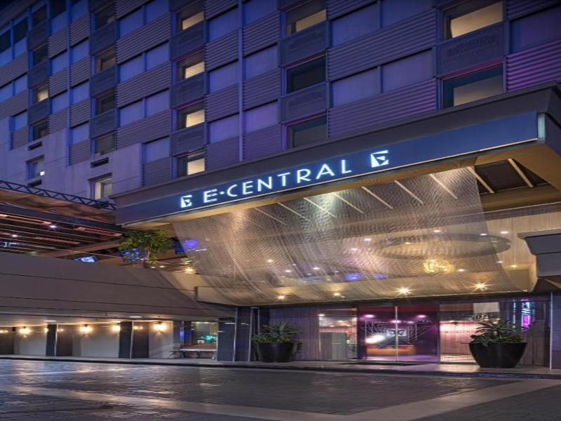 E-Central Downtown Los Angeles Hotel image