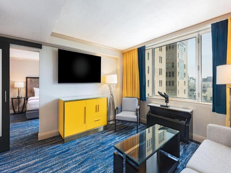 E-Central Downtown Los Angeles Hotel image
