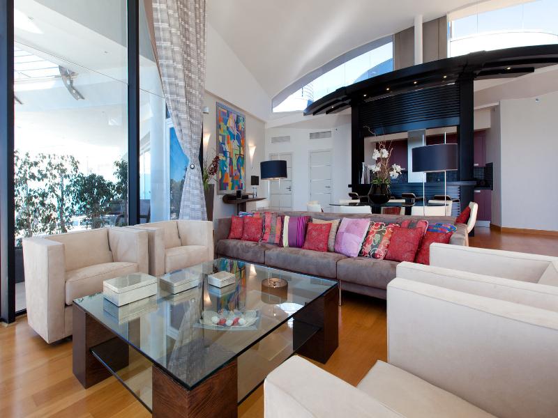 Senator Banus image