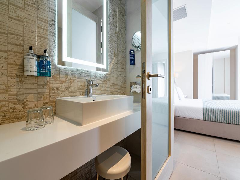 Maritim Antonine Hotel & Spa image