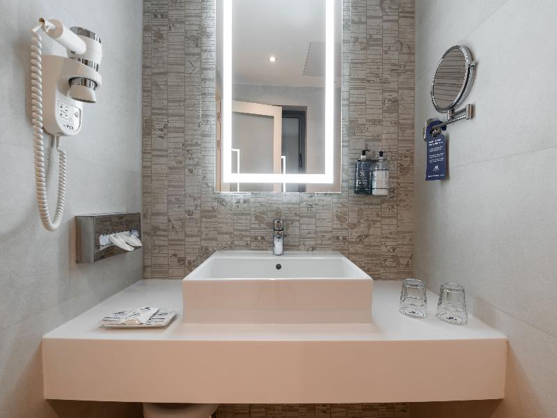 Maritim Antonine Hotel & Spa image