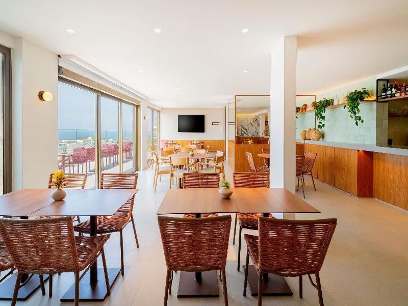 Stay in style at Grand Mercure Rio De Janeiro Copacabana