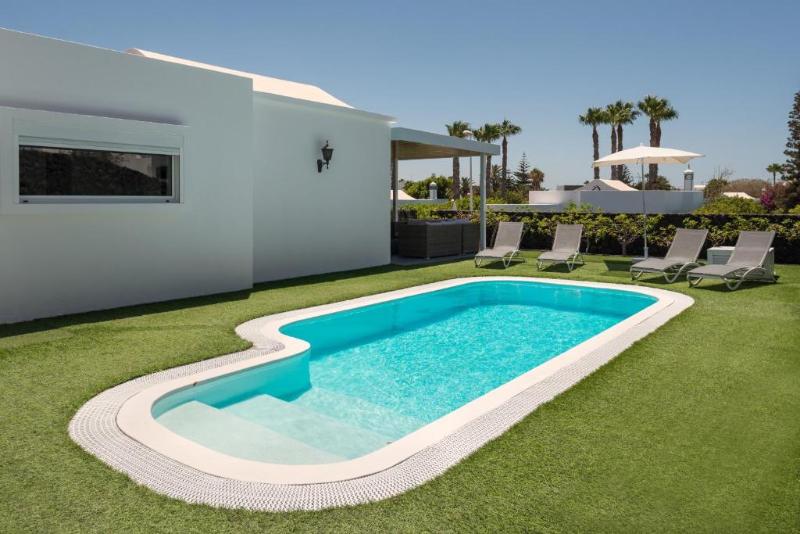 Hyde Park Lane Villas image