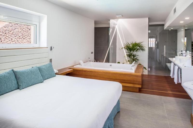 Hyde Park Lane Villas image
