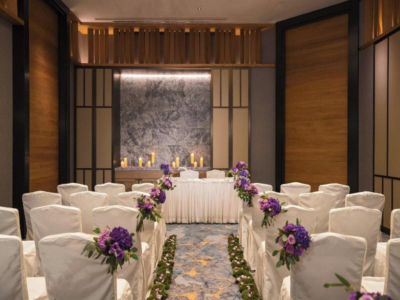 Renaissance Hong Kong Harbour View Hotel image