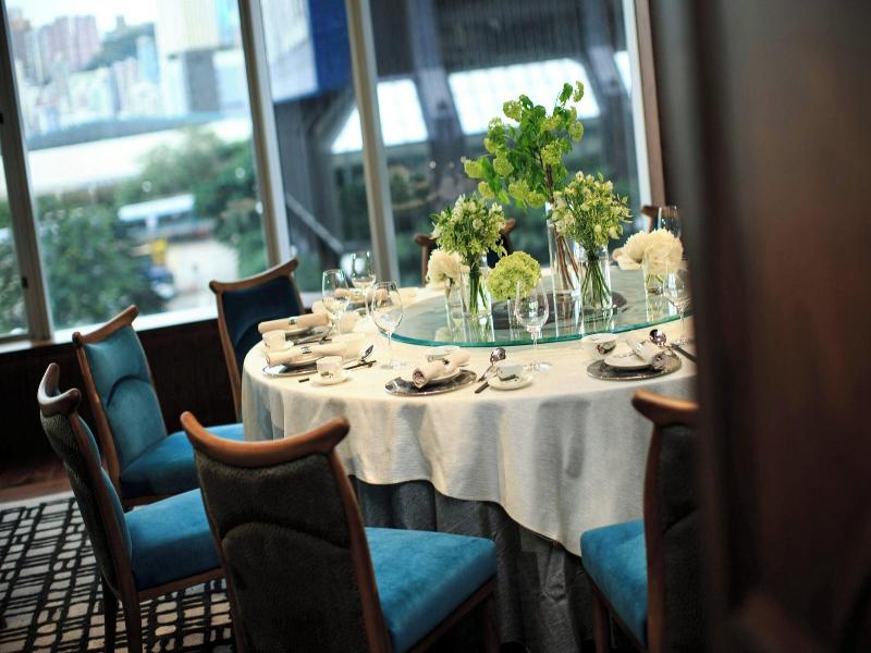 Renaissance Hong Kong Harbour View Hotel image