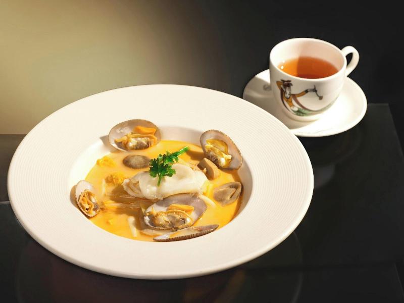 Renaissance Hong Kong Harbour View Hotel image