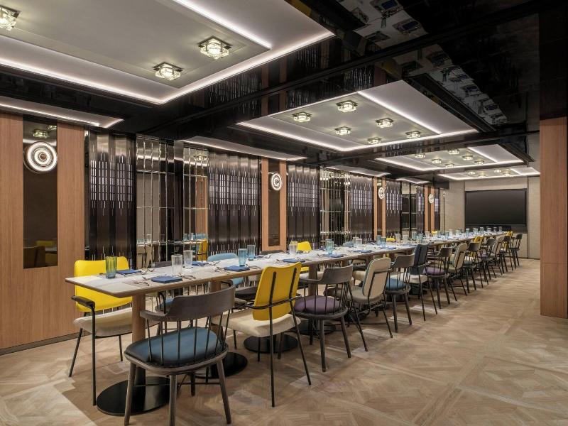 Renaissance Hong Kong Harbour View Hotel image