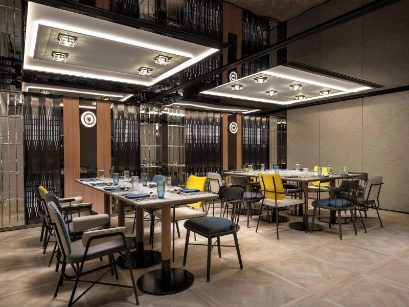 Renaissance Hong Kong Harbour View Hotel image