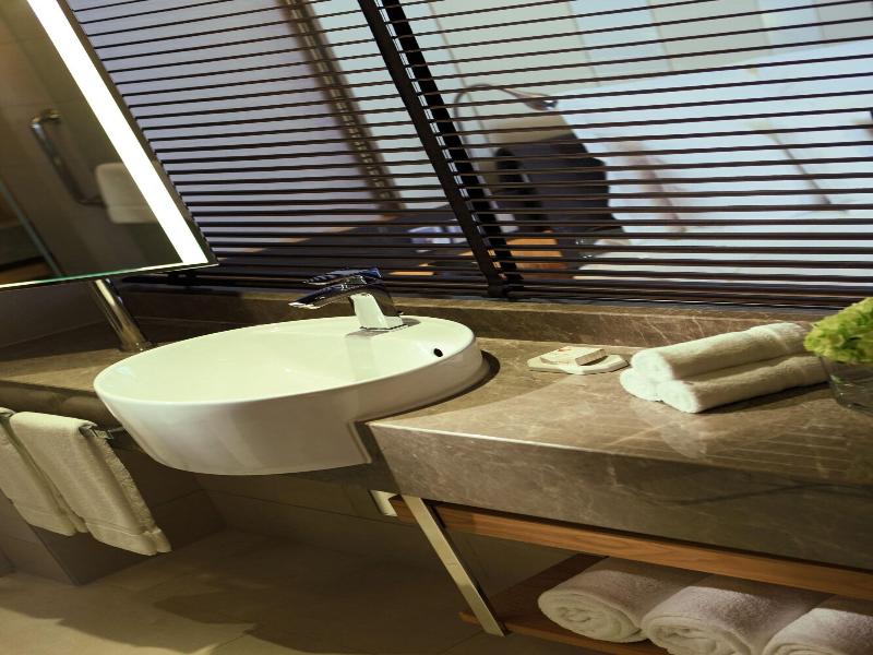 Renaissance Hong Kong Harbour View Hotel image